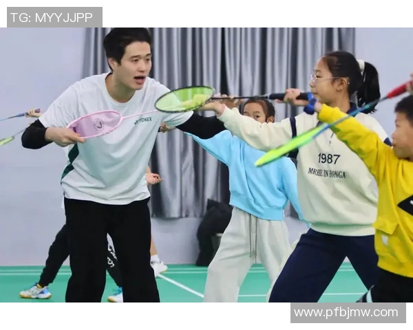 深圳羽毛球队的节奏与激情探讨聚焦羽毛球运动的未来发展与挑战 深圳羽毛球队的节奏与激情探讨聚焦羽毛球运动的未来发展与挑战